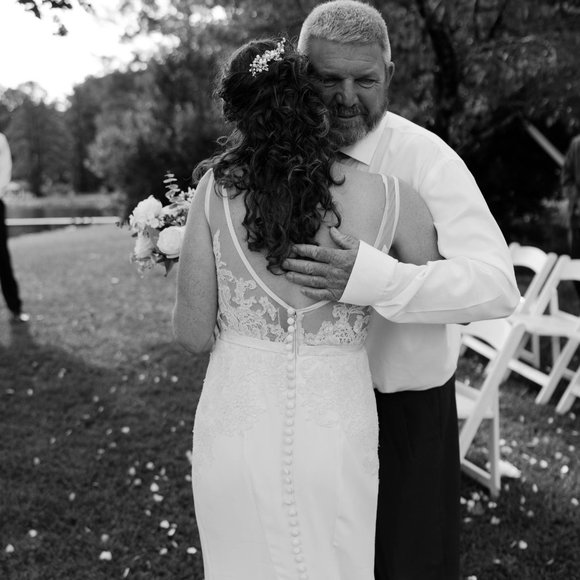 Liz- Anne Barge Ivory Wedding Dress - Picture 4 of 6